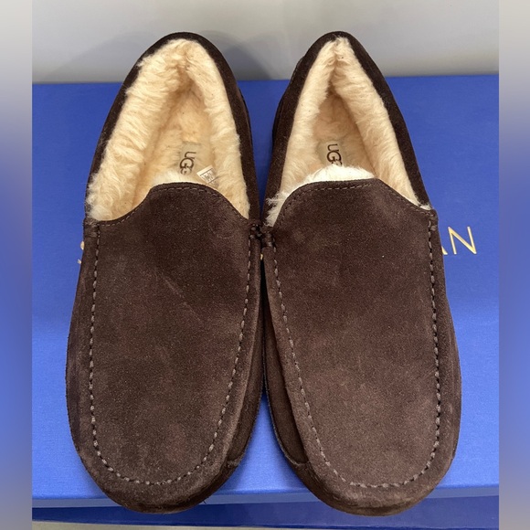 New UGG Australia Men’s Ascot Suede Moccasin Slippers Dark Brown - Picture 2 of 6